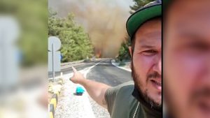 Şahan Gökbakar yangın bölgesinden yayın yaptı: Bu türlü müdahalesizlik olur mu, göz nazaran göre gidiyor!