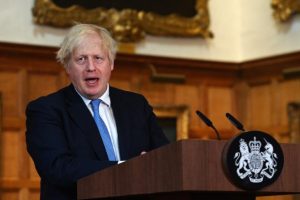 Son dakika haberleri: İngiltere Başbakanı Johnson'ın karantina kararı halkı kızdırdı