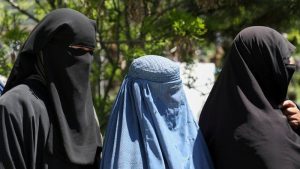 Taliban sözcüsü: Güvenlik güçlerimiz bayanlara nasıl davranılacağı ve konuşulacağı konusunda eğitimli değil; süreksiz mühletle konutta kalmalarını istiyoruz