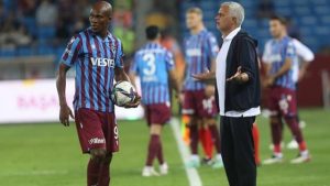 Trabzonsporlu Nwakaeme'nin, Karsdorp'u tam 12 sefer çalımlaması Mourinho'yu çıldırttı