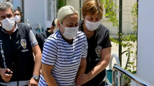 Adana'da şiddet gördüğü eşini bıçaklayarak öldüren İzel Erdeve, müebbet mahpusla yargılanacak
