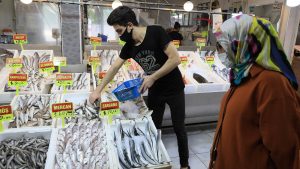 Akdeniz'de av yasağı sonrası balık fiyatlarının yüzde 50 düşmesi bekleniyor
