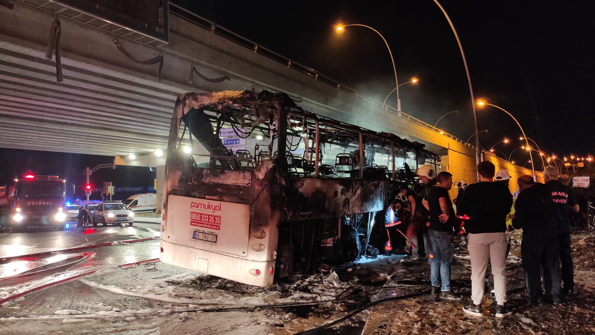 Ankara’da kaza yapan yolcu otobüsü yandı: Bir kişi ömrünü yitirdi, 20 kişi yaralandı Ankara’da kaza yapan yolcu otobüsü yandı: Bir kişi ömrünü yitirdi, 20 kişi yaralandı