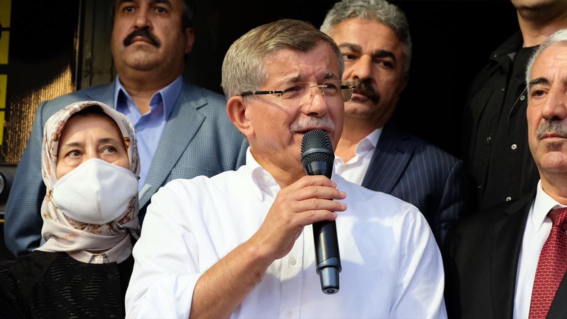 Davutoğlu: Gençlerimizi ne terör örgütlerinin kurbanı kılacağız ne de yoksulluğun kıskacında bu diyarlardan gitmelerine sebep olanlara sessiz kalacağız Davutoğlu: Gençlerimizi ne terör örgütlerinin kurbanı kılacağız ne de yoksulluğun kıskacında bu diyarlardan gitmelerine sebep olanlara sessiz kalacağız