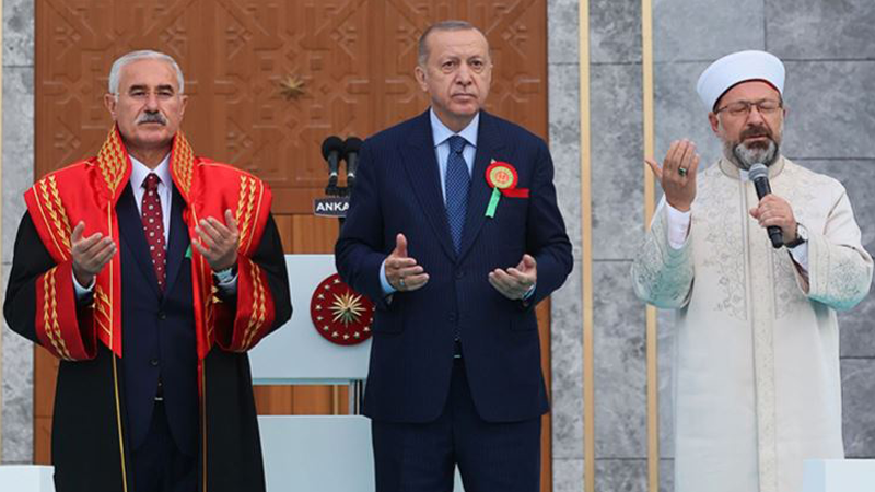 Diyanet İşleri Lideri Ali Erbaş'tan ‘adli yıl’ tenkitlerine karşılık: Liderler olarak boş alan bırakmamamız lazım, adaletsiz İslam olur mu?