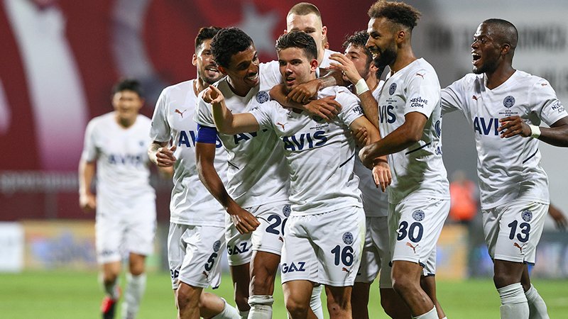 Fenerbahçe 12 dönem sonra bir birinci peşinde