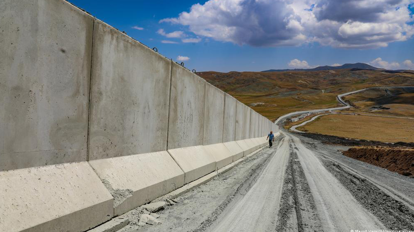 Gezici Araştırma Genel Müdürü Murat Gezici’den mülteci yorumu: Ölçülü iklim bilakis döndü, halk adeta kaynayan bir kazan üzere Gezici Araştırma Genel Müdürü Murat Gezici’den mülteci yorumu: Ölçülü iklim bilakis döndü, halk adeta kaynayan bir kazan üzere