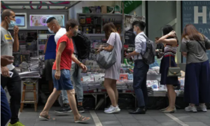 Hong Kong'da baskın yapılan Apple Daily gazetesinin bağlı olduğu şirket kapanıyor; "Korku iklimi neden oldu"