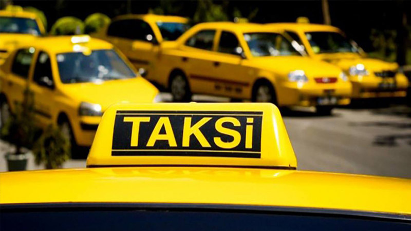 İstanbul'da taksici şiddeti; Taksim'den Beşiktaş'a 100 Euro istedi, biber gazı sıkıp dövdü!