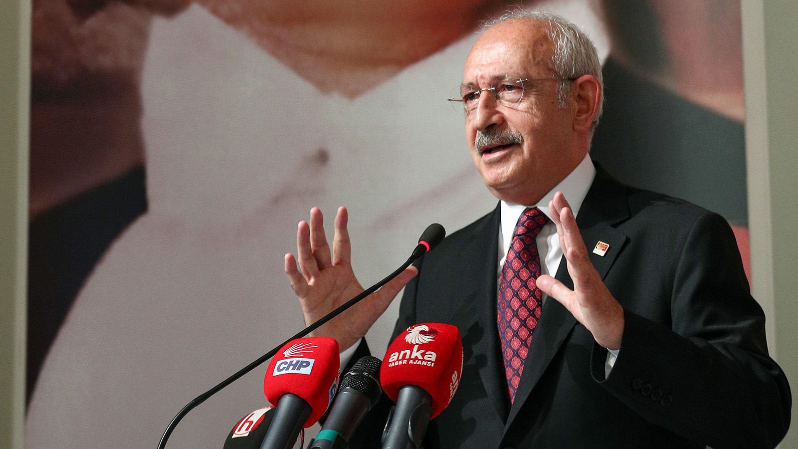 Karar müellifi Akyol: Kılıçdaroğlu, CHP tarihinde üçüncü büyük değişime öncülük ediyor Karar müellifi Akyol: Kılıçdaroğlu, CHP tarihinde üçüncü büyük değişime öncülük ediyor