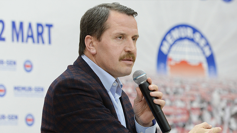 Memur-Sen Lideri Yalçın memurların yeni anayasadan beklentisini paylaştı: Kamu vazifelilerinin yüzde 80,5'i grev yasağına karşı Memur-Sen Lideri Yalçın memurların yeni anayasadan beklentisini paylaştı: Kamu vazifelilerinin yüzde 80,5'i grev yasağına karşı