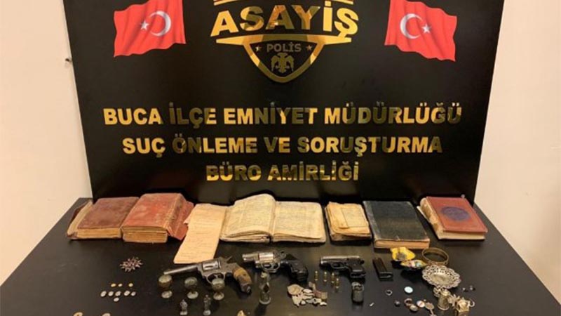 Polisin durdurduğu bayanın çantasında 95 tarihi eser çıktı