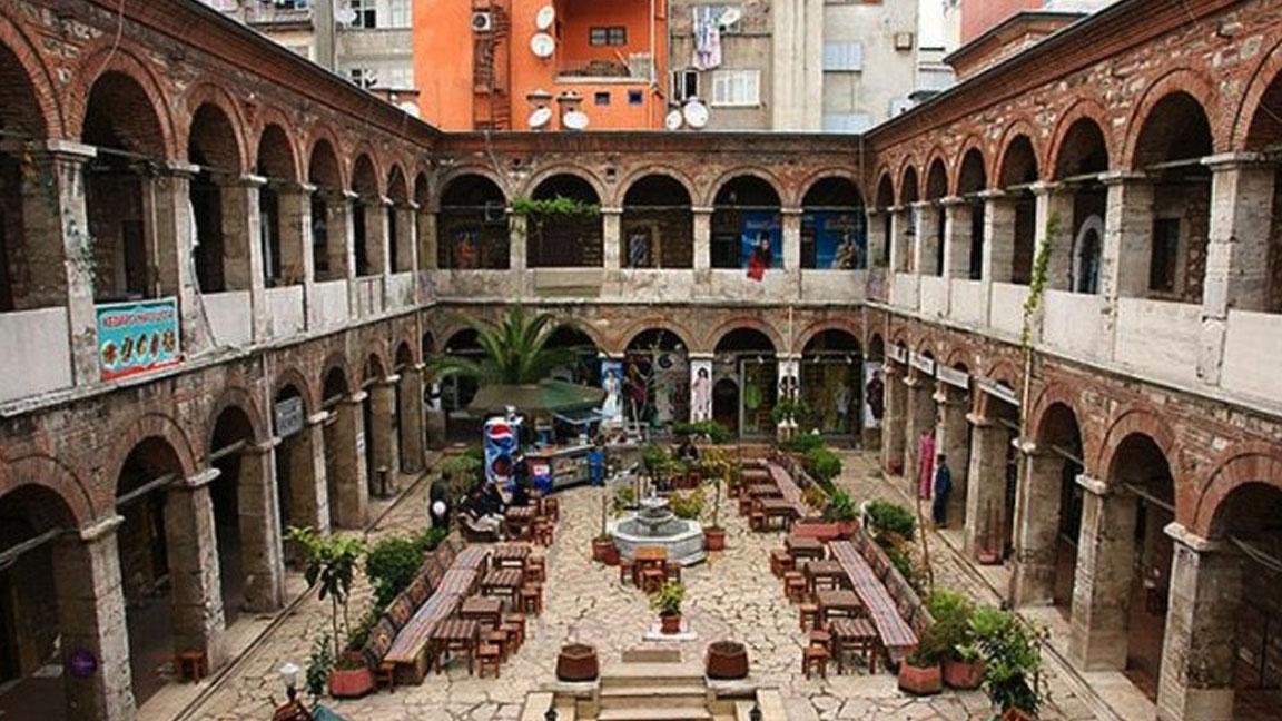 Süper Yüzyıl, Binbir Gece üzere birçok dizi ve sinemaya mesken sahipliği yapan Laleli Taş Han, otel olacak Süper Yüzyıl, Binbir Gece üzere birçok dizi ve sinemaya mesken sahipliği yapan Laleli Taş Han, otel olacak