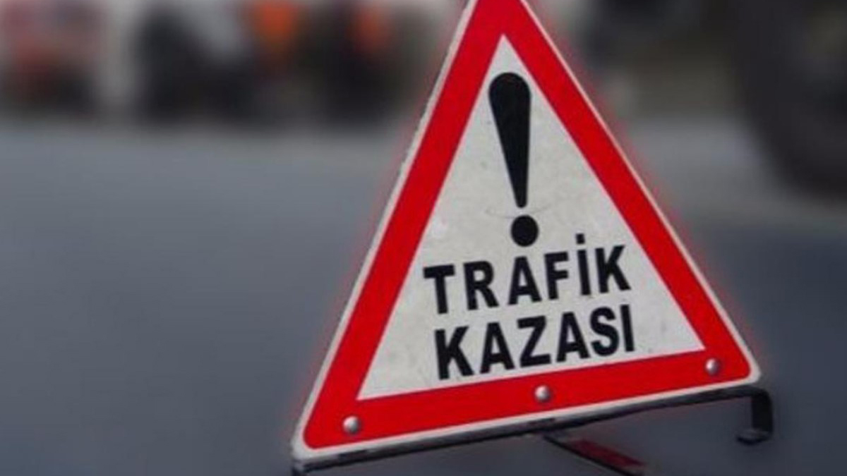 Yük treni minibüse çarptı: 4 kişi hayatını kaybetti Yük treni minibüse çarptı: 4 kişi hayatını kaybetti