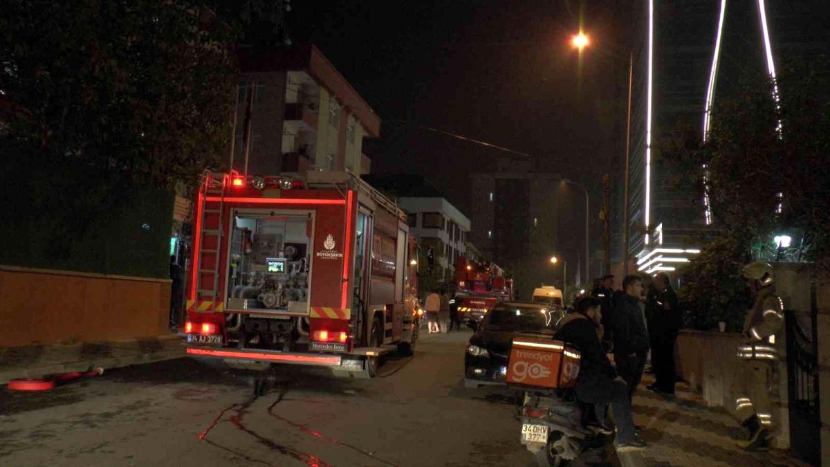 Son dakika haber: Ataşehir'de 5 katlı özel yurtta yangın çıktı, öğrenciler sokağa döküldü