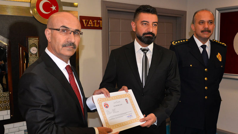 24 kilo uyuşturucuyla yakalanan ödüllü polisin sözü ortaya çıktı: Otomobilde mal olduğunu bilmiyordum 24 kilo uyuşturucuyla yakalanan ödüllü polisin sözü ortaya çıktı: Otomobilde mal olduğunu bilmiyordum