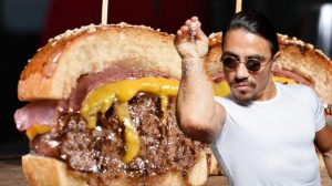 3 burger için 3 bin 600 TL! Nusret'in yeni restoranındaki fiyatlar yansılara neden oldu