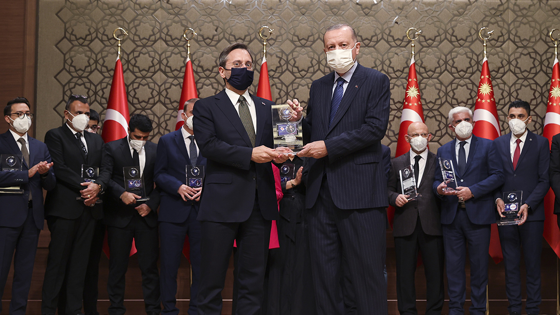 6. Anadolu Medya Mükafatları sahiplerini buldu 6. Anadolu Medya Mükafatları sahiplerini buldu