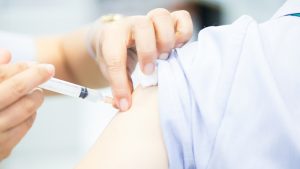 65 yaş üzeri şahısların ve kronik hastaların grip aşısını SGK karşılayacak