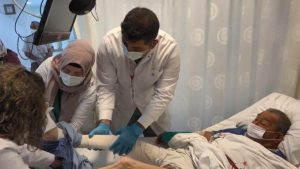 79 yaşındaki hastanın kalça kırığına lokal anesteziyle ameliyat
