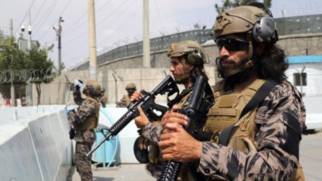 ABD'nin terk etmesinden sonra Taliban'ın denetimine geçen Kabil Havaalanı'nı Türk basını görüntüledi ABD'nin terk etmesinden sonra Taliban'ın denetimine geçen Kabil Havaalanı'nı Türk basını görüntüledi