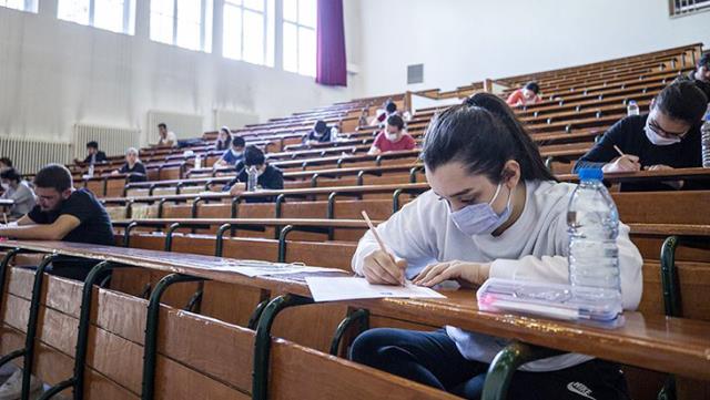 Açılmaya günler kala peş peşe duyurdular: Üniversitelerde eğitimin yüzde 40'ı uzaktan olacak