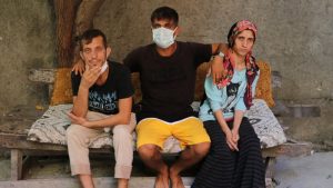 Adana'da diyalize bağlı olan 3 kardeş böbrek nakli bekliyor
