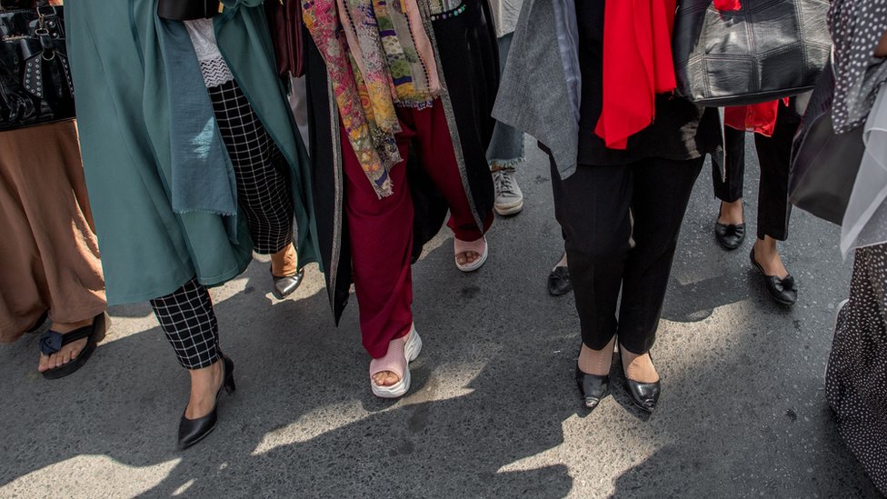 Afganistan: Kabil'deki bayan belediye çalışanlarına Taliban 'evde kalın talimatı' verdi