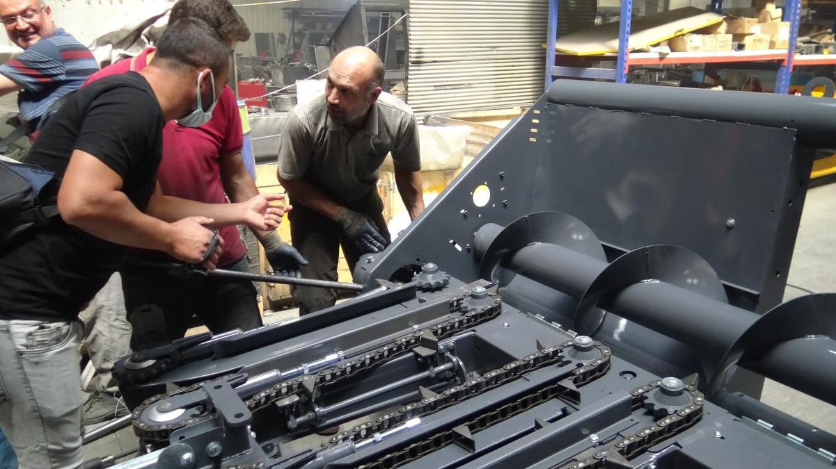 Afyonkarahisar'da üretilen tarım makineleri 3 kıtada 20 ülkeye ihracat ediliyor Afyonkarahisar'da üretilen tarım makineleri 3 kıtada 20 ülkeye ihracat ediliyor