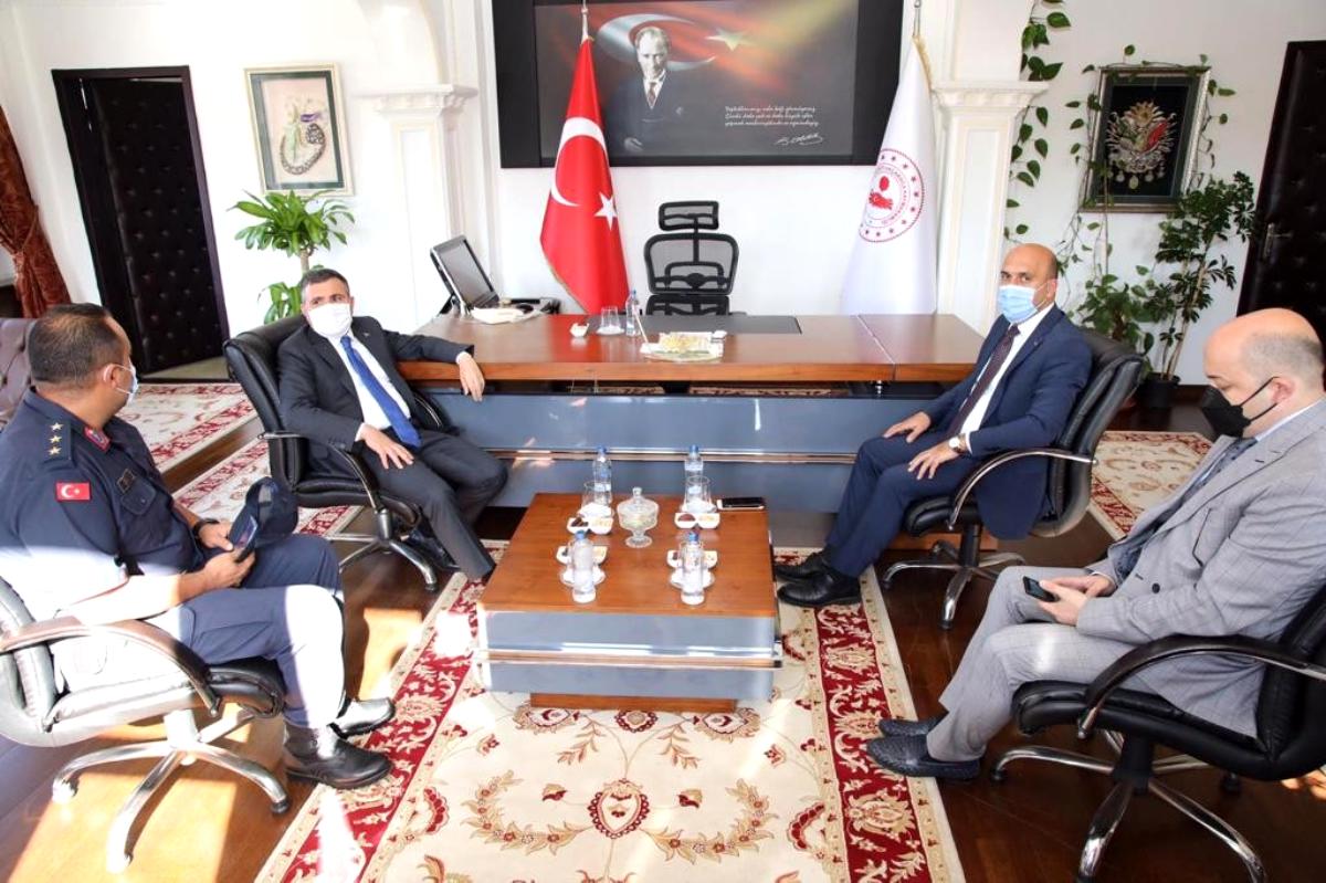 Akçakoca Kaymakamına iyi olsun ziyareti Akçakoca Kaymakamına iyi olsun ziyareti