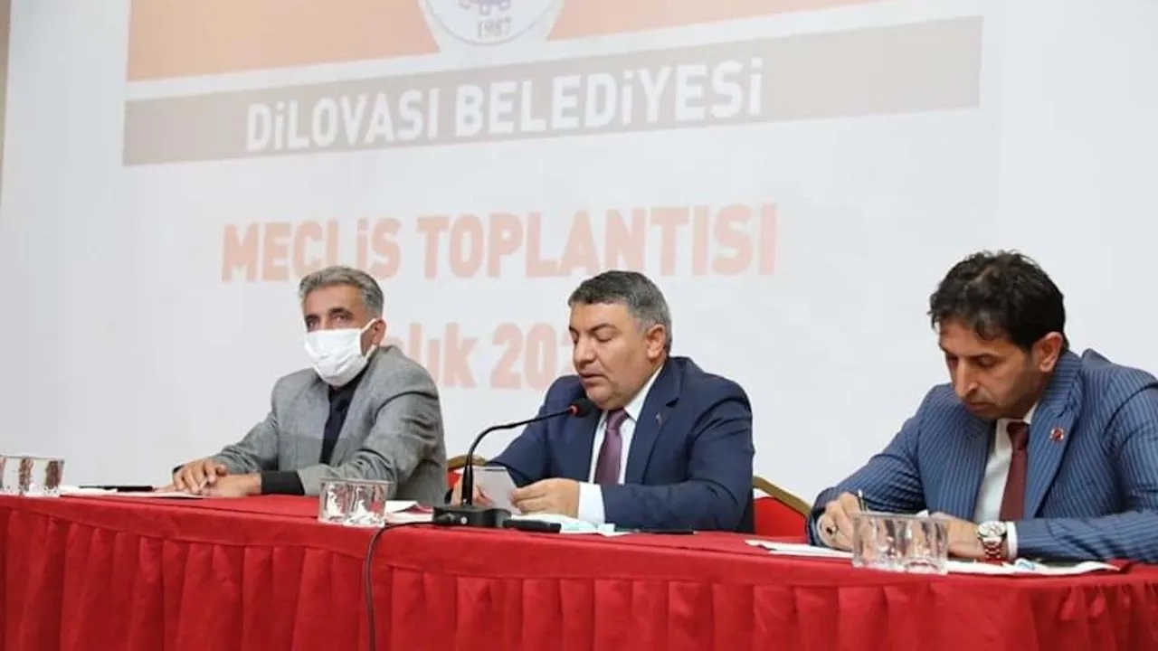AKP'li Dilovası Belediye Lideri Hamza Şayir: İltica etmek için biz gayiz de bizim cinsel haklarımıza hücum var diyorlar AKP'li Dilovası Belediye Lideri Hamza Şayir: İltica etmek için biz gayiz de bizim cinsel haklarımıza hücum var diyorlar