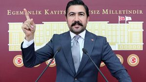 AKP’li Özkan: HDP'nin tavır evrakında hoş bir ambalaj içerisine sarılmış terörün yasallaştırılmasını görüyoruz