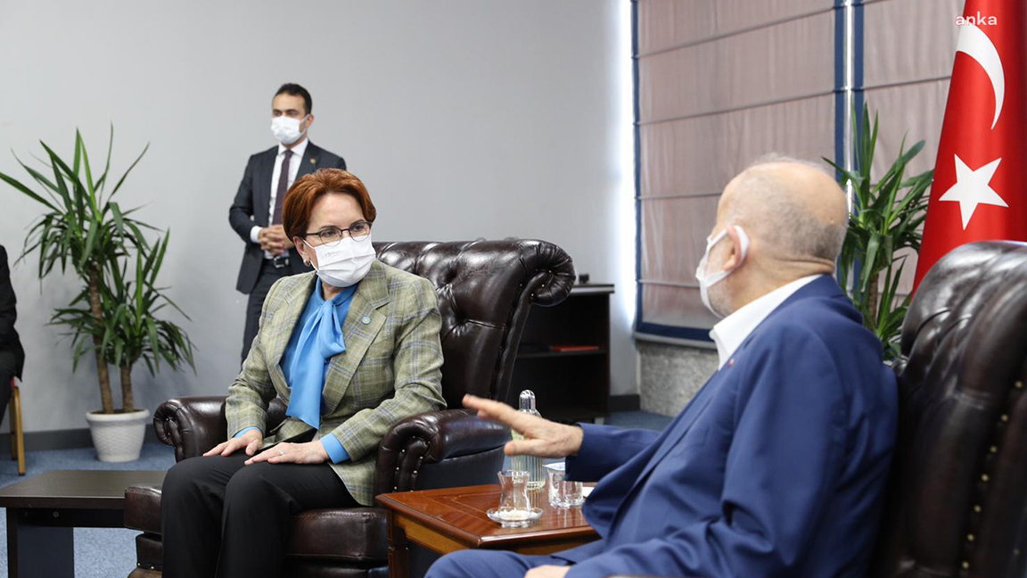 Akşener'den Karamollaoğlu'na taziye ziyareti Akşener'den Karamollaoğlu'na taziye ziyareti