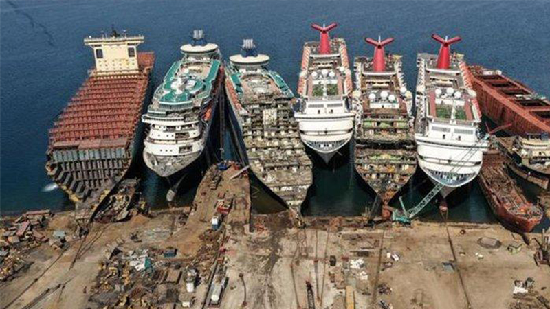 Aliağa'da gemi söküm tesisleri 5 yılda 241 bin 970 kilo asbest bertaraf etti Aliağa'da gemi söküm tesisleri 5 yılda 241 bin 970 kilo asbest bertaraf etti