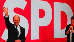 Almanya'da resmi süreksiz sonuçlara nazaran birinci parti olan SPD'nin adayı Olaf Scholz, koalisyonu kimlerle kuracağını açıkladı