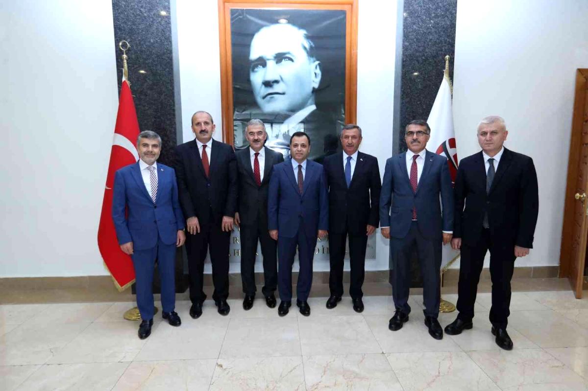 Anayasa Mahkemesi Lideri Arslan, Vali Ayyıldız ve Başsavcı İrcal'ı ziyaret etti Anayasa Mahkemesi Lideri Arslan, Vali Ayyıldız ve Başsavcı İrcal'ı ziyaret etti