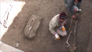 Antik kentte Bizans periyoduna ilişkin 3 insan iskeleti bulundu