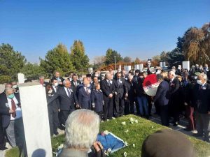Bülent Ecevit mezarı başında DSP'nin düzenlediği merasimle anıldı
