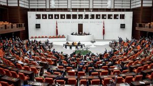 CHP'nin kamuda çift maaş alınmasının engellenmesini öngören kanun teklifi AKP ve MHP oylarıyla reddedildi