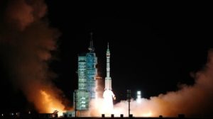 Çin, 6 aylık misyon için Shenzhou-13 mürettebatlı uzay aracını uzaya fırlattı