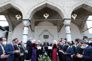 Cumhurbaşkanı Erdoğan cuma namazını Bosna Hersek'te kıldı
