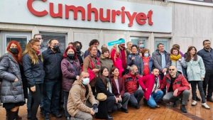 Cumhuriyet gazetesi: Sekiz çalışanımızla iş akdinin feshi nedeniyle ilgili karar durdurulmuştur