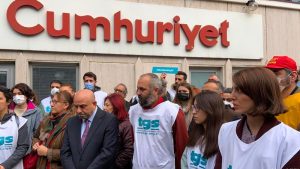 Cumhuriyet muharriri Bursalı: Cumhuriyet Vakfı heyeti, “gazetenin patronu” üzere davranmamalı