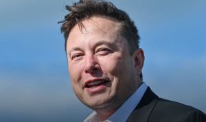 Dünyanın en varlıklı insanı Elon Musk, ikinci Jeff Bezos'la alay etti