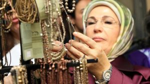 Düzgün Partili Erozan: Emine Erdoğan'ın Chopard Happy Diamonds kol saati çakma değilse 30 bin Euro'dan başlıyor