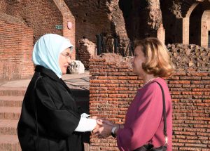 Emine Erdoğan, Roma'da önder eşleriyle tarihi Kolezyum ve Giardino all'İtaliana'yı gezdi