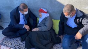 Erdoğan'a hakaretten yargılanan 96 yaşındaki bayan, ziyaretine gelen DEVA üyelerini polis sanıp ağladı
