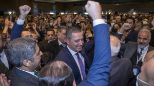 Erinç Sağkan'ın TBB Lideri seçilmesini kıymetlendiren Yeni Akit müellifi: Düne kadar AK Parti çatısı altında siyaset yapanlar, kına yaksınlar