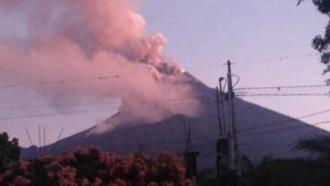 Guatemala’daki Fuego Yanardağı faaliyete geçti; lavlar 6 kilometre yol kat etti