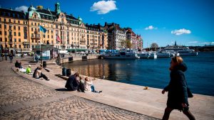 İskandinav ülkelerinde Covid-19 önlemleri artırılıyor
